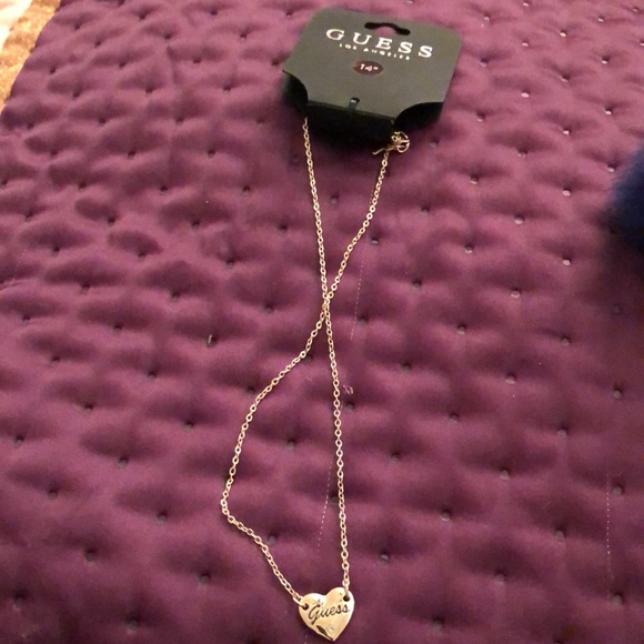 3 Guess Los Angeles necklaces - Picture 7 of 15